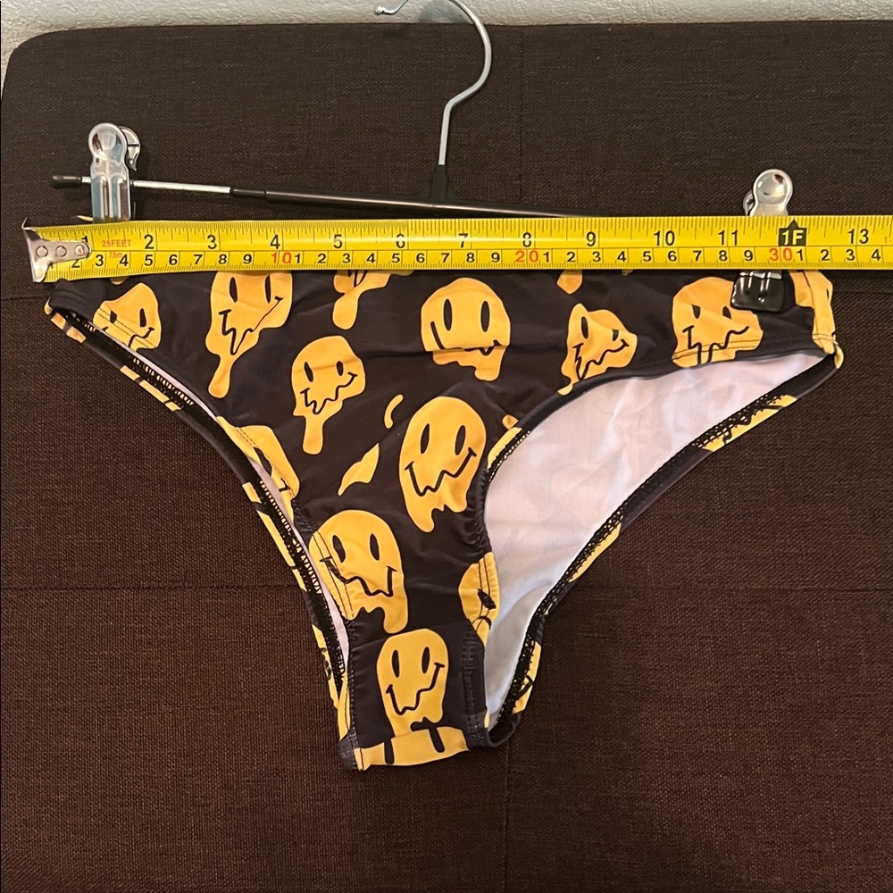 #017**Black & Yellow Skull Bikini Set. - Picture 5 of 13